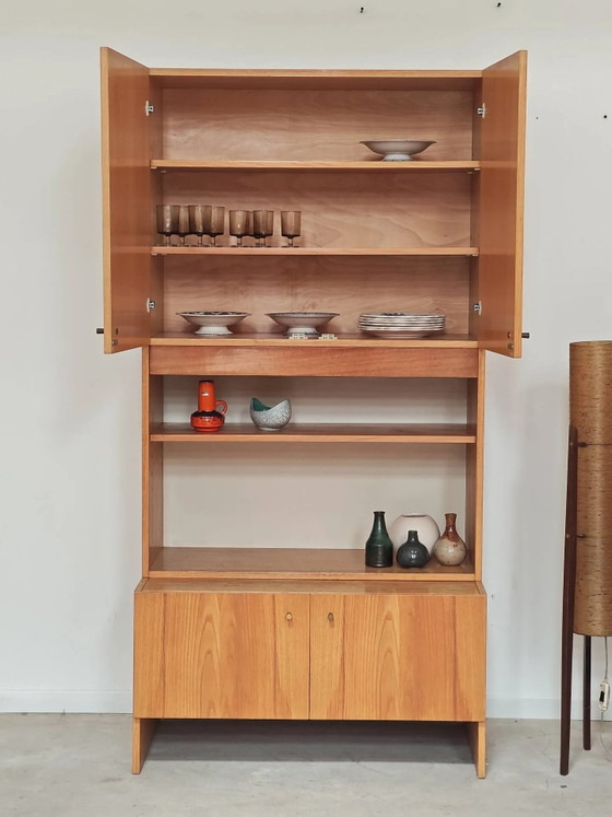 Antiker hoher Fernsehschrank, Kommodenschrank von Drevotex Zamberk. – Vitrine, Wood, Mid Century Modern (photo 14 of 22)