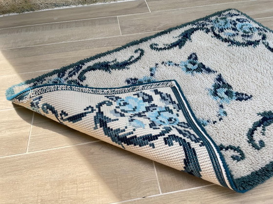 Image 1 of Alfombra azul de pura lana 125x78cm