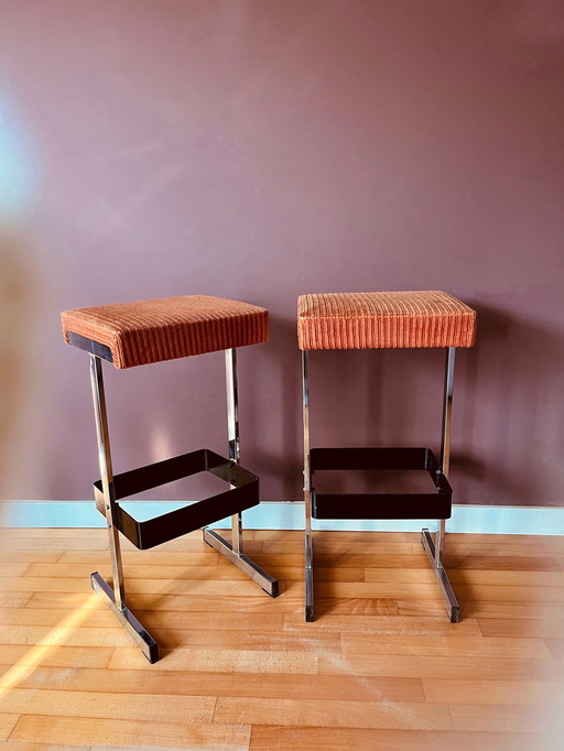 Conjunto de taburetes de diseño de los años setenta