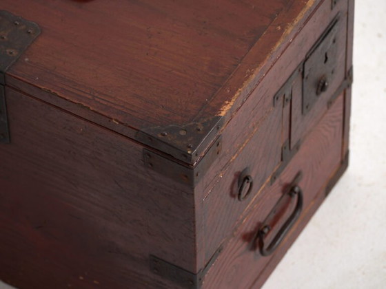 Small antique Japanese kodansu - Meiji / Taishō period (c. ) #35 – Storage cabinet, Metal (photo 19 of 40)