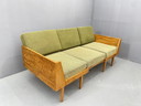 Sofá de madera de mediados de siglo con mesa auxiliar: diseño modular, años 70