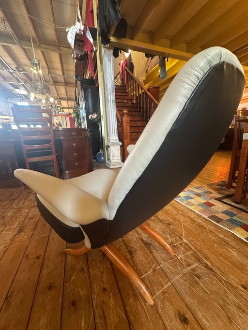 Artifort Penguin rifinito