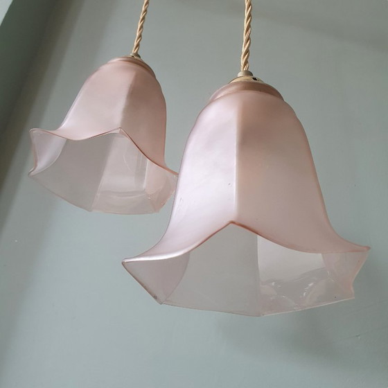 Image 1 of Set Vintage franse roze hanglampen van gekleurd glas.