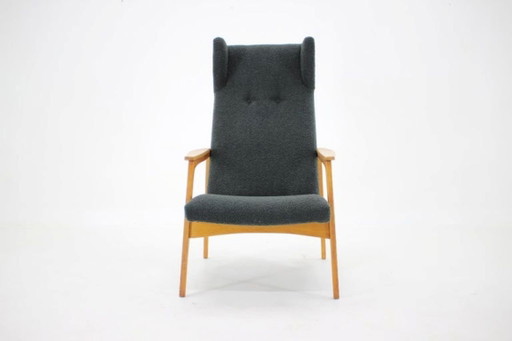 1960s Mid-Century Czechoslovakian Oak Wingback Armchair in Black Bouclé