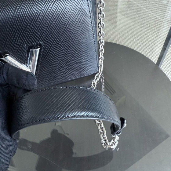 Image 1 of LOUIS VUITTON TWIST MEDIUM MM - EPI LEER ZWART MET ZILVEREN BESLAG