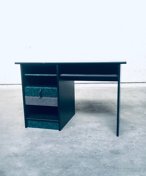 Petit bureau d'ordinateur de style Memphis par Gautier, France 1985