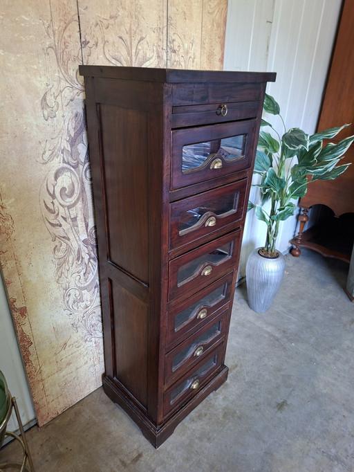 Cassettiera classica, mobiletto porta medicinali, schedario, dimensioni 50x40cm e altezza 148cm.