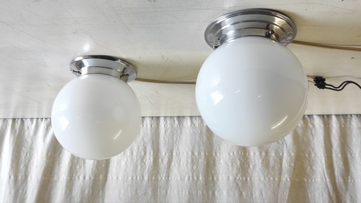 Lampada da soffitto o da parete Art Déco con globo opalino, diametro 15 cm - metà del XX secolo