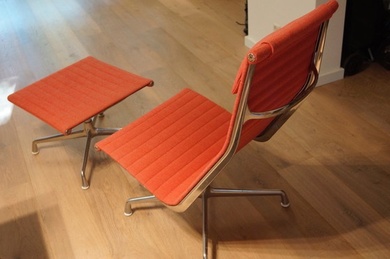 Image 1 of Pouf Vitra Eames rouge corail