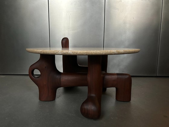 Image 1 of Unieke Casey McCafferty Salontafel | Geolied Notenhout & Travertijn | Handgemaakt