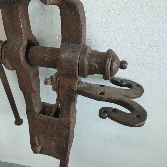 Antique industrial decorative long-tail vice, Decorative Objects, Metal, Brown, Vintage (photo 7 of 12)