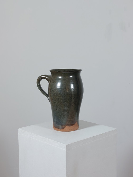 Image 1 of Vintage vaas met handvat en glazuur uit het midden van de vorige eeuw, in landhuisstijl.