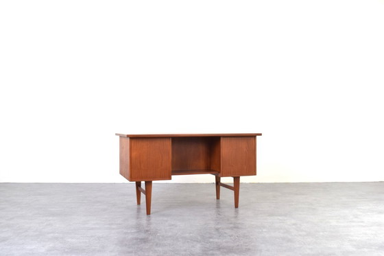 Image 1 of Mid Century Dänischer Teak Chefschreibtisch, 1960er Jahre