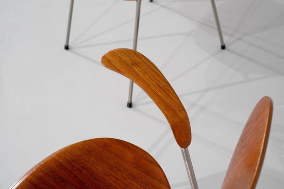 Image 1 of Stuhl Modell "3207" aus Holz von Arne Jacobsen für Fritz Hansen, Dänemark, 1955.