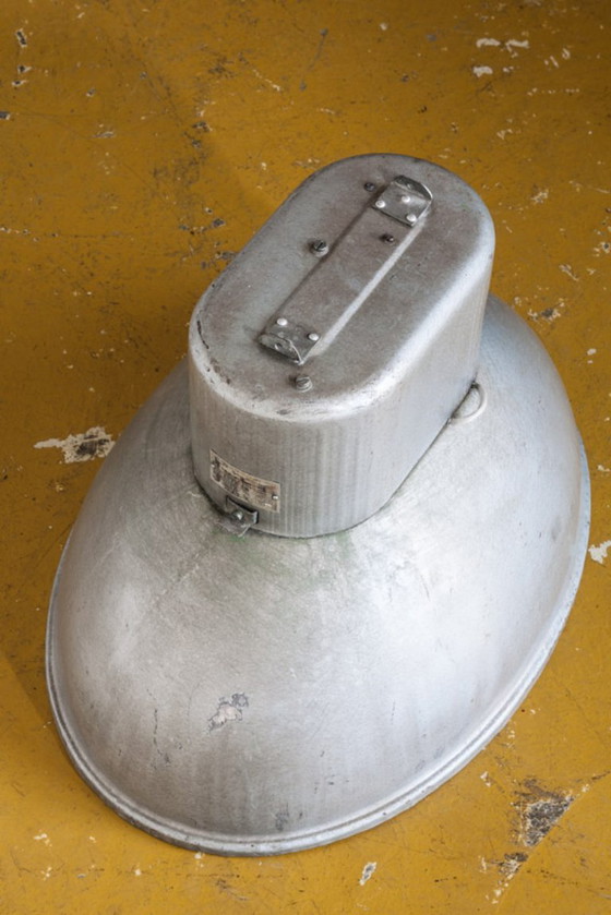 Vintage industriële plafondlamp van ijzer, Polen, 1960 – Hanglampen, Iron (photo 5 of 6)