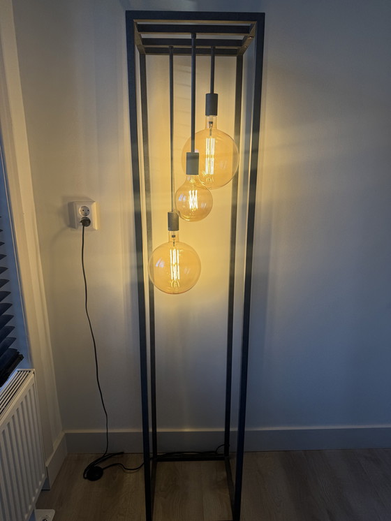 Image 1 of Vloerlamp industrieel- inclusief 3 lichtbollen