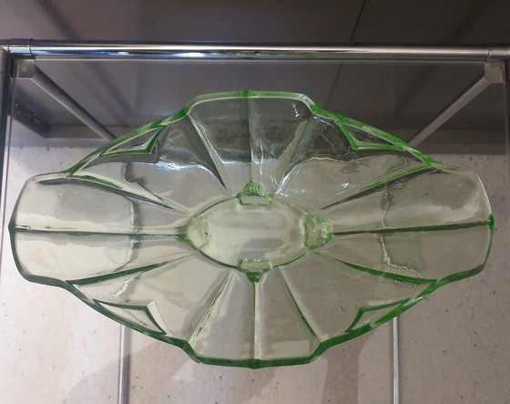 Image 1 of Elegante Art Deco glazen schaal – geometrisch ontwerp – uraniumgroen, circa 1920