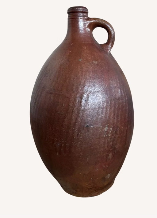 Antica brocca in terracotta