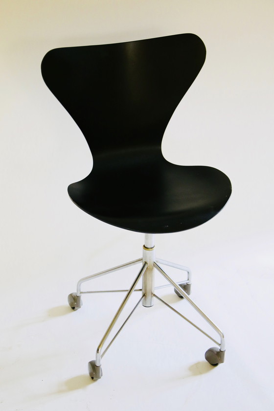 Image 1 of Arne Jacobsen Office Chair Piétement Secrétaire