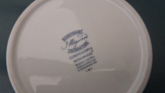 Image 1 of Wedgwood Cornucopia Deckelbox