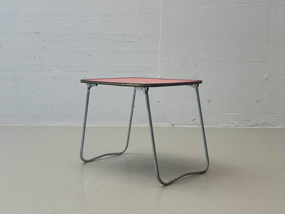 Image 1 of Opklapbaar bijzettafeltje met rood Formica blad, jaren 70