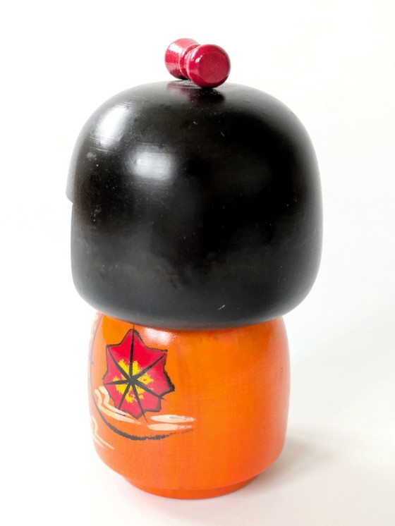 Image 1 of Vintage Japanse Kokeshi-pop | Handbeschilderd hout met herfstbladerendecoratie