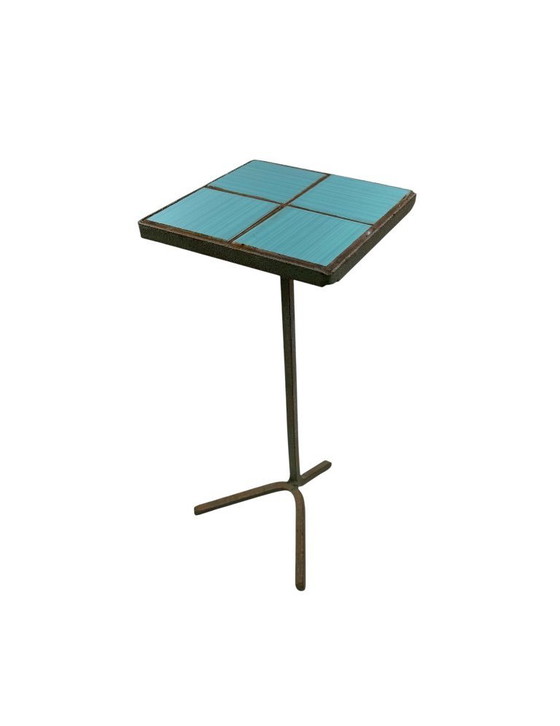Image 1 of Moderne azuurblauwe bijzettafel van ijzer en tegels, Frankrijk jaren 1960