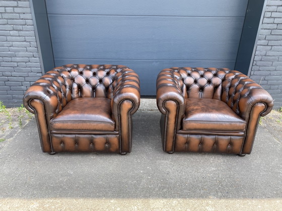 Two Chesterfield club armchairs, brown flamed – Leather, Wood (photo 6 of 6)