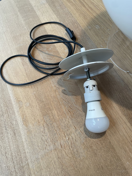 Image 1 of Große opalglasierte Tischlampe
