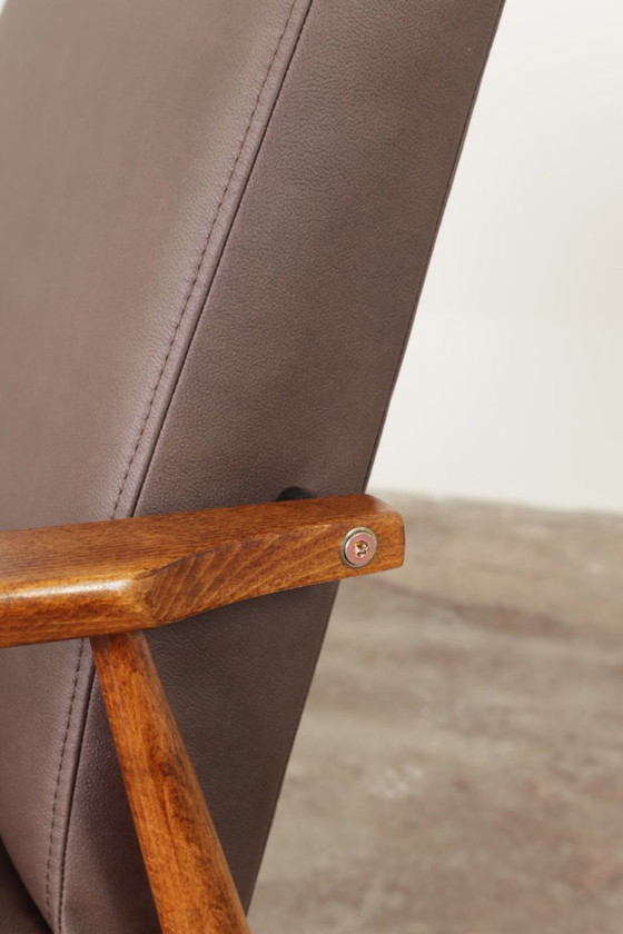 Image 1 of Sedia da salotto scandinava in pelle vegeta color taupe scuro Design classico in legno color noce