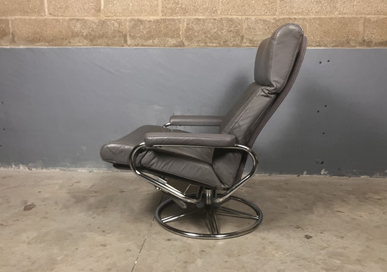 Image 1 of Sillón giratorio Cuero Cromo Escandinavo