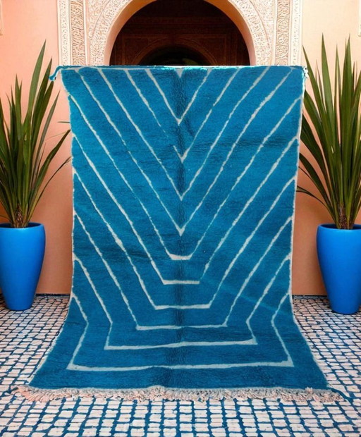 Off-white Moroccan rug with geometric patterns, 250cm x 150cm