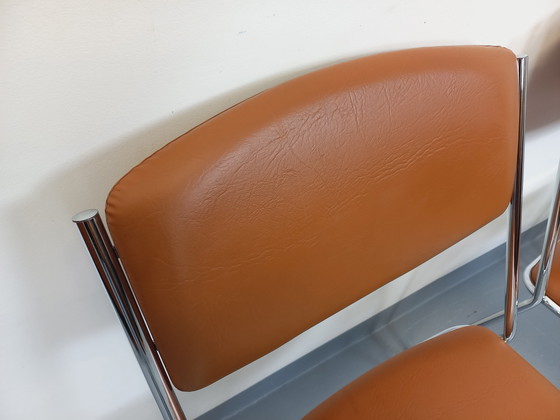 Image 1 of Set di 4 sedie a slitta vintage degli anni '70 in metallo cromato e similpelle color cognac