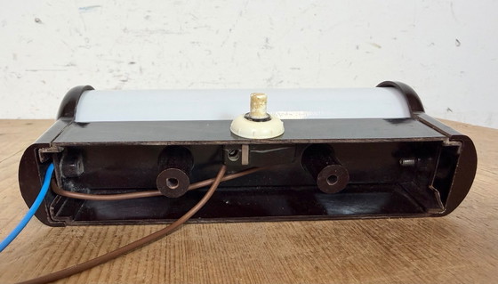 Image 1 of Applique industriale in bachelite marrone con vetro opalino, anni '50