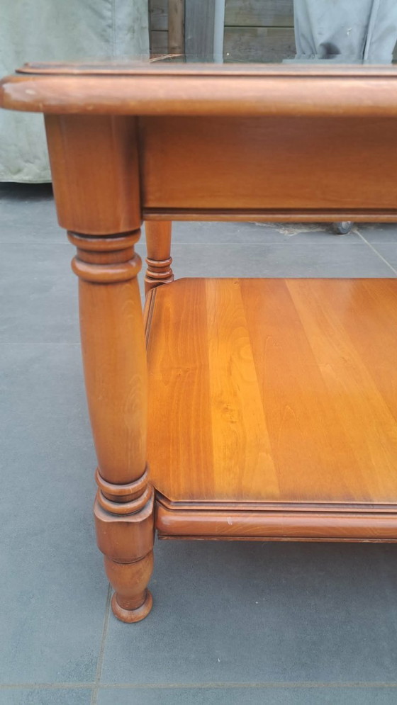 Image 1 of Set van 2 Klassieke Italiaanse Bijzettafels / Salontafels (60x60 cm) – Hout & Glas