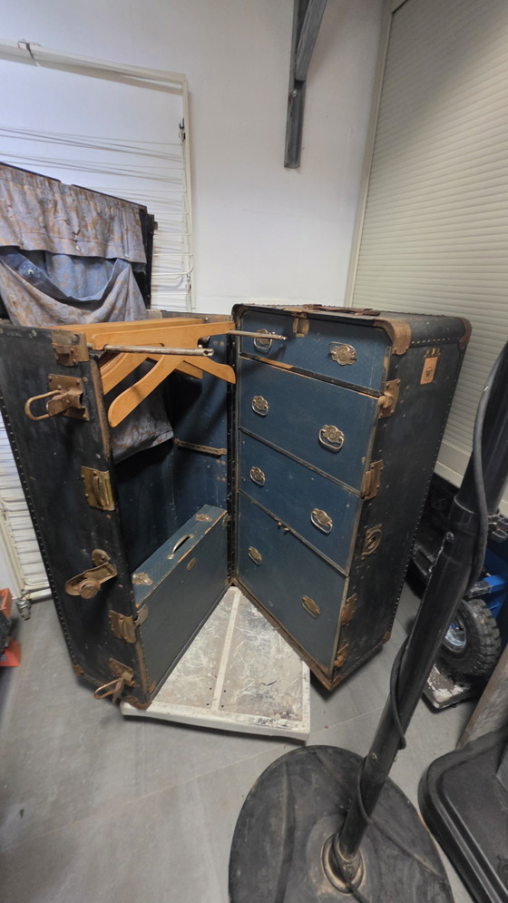 Image 1 of Wheary antiker Reisekoffer Kleiderschrank