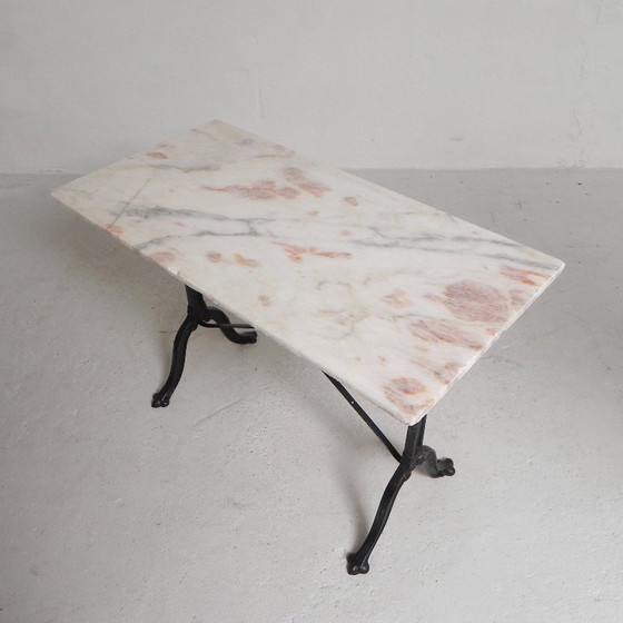 Image 1 of Table de bistrot avec plateau en marbre sur piètement en fonte, PARIS, années 1930