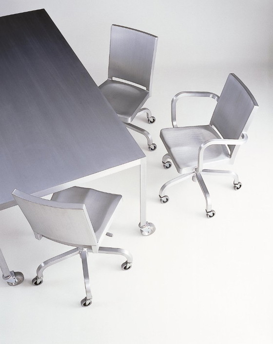Sedia da ufficio Emeo Design Philippe Starck, ruote Hudson, alluminio – Emeco, Sedie da ufficio, Plastic (photo 18 of 19)