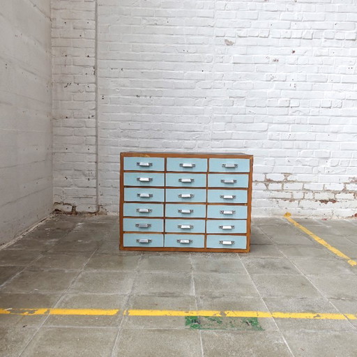 Cassettiera industriale colorata