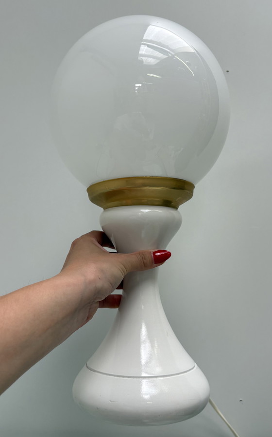 Image 1 of Lampada a globo in vetro bianco vintage / lampada da tavolo Space Age