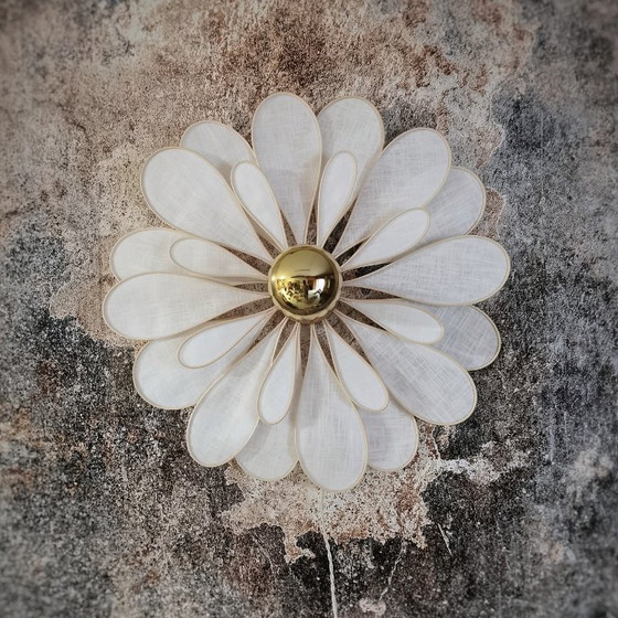 Image 1 of Wall-mounted flower, Marguerite model, 24 petals in rattan and linen (customizable shade)