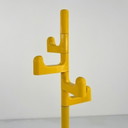 Porte-serviettes sur pied jaune de Makio Hasuike pour Gedy, années 1970