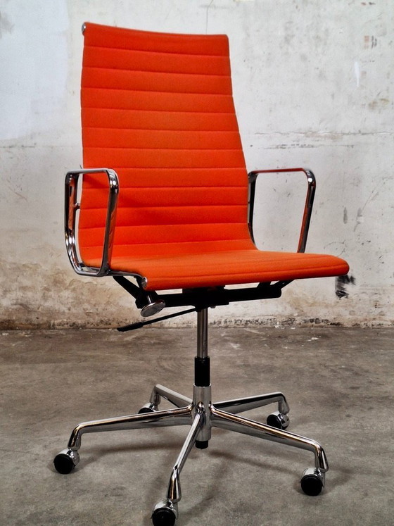 Image 1 of Vitra EA 119 in hautfarbenem Orange auf Rollen