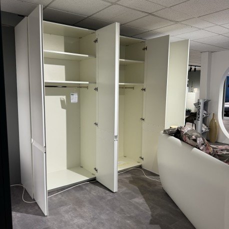 Image 1 of Hulsta Pulso linen cupboard