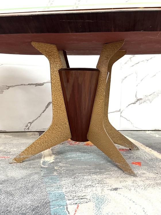 Image 1 of TABLE DE SALLE À MANGER DES ANNÉES 1950 EN PALISSANDRE, VERRE MARBRÉ ET LAITON