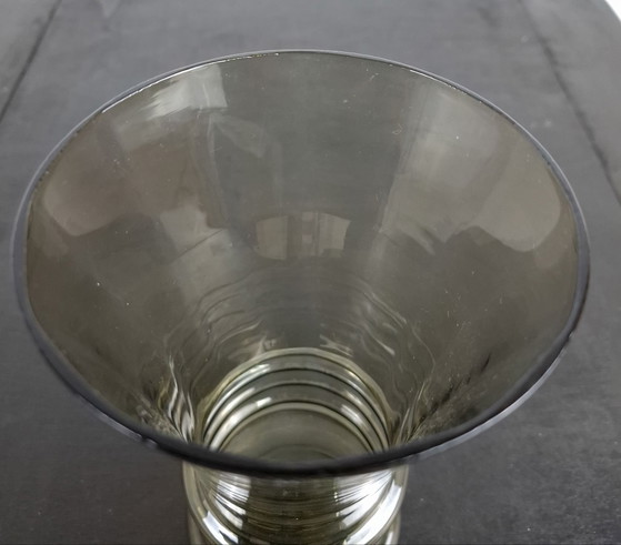 Vintage Copier Art Deco vase 1930s ribbed smoked glass, Brown (photo 6 of 7)