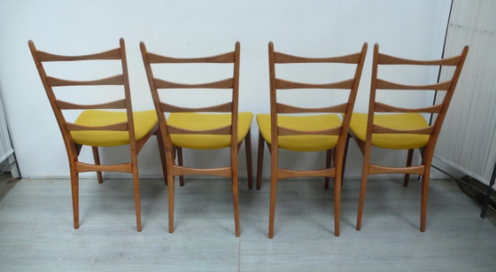 Juego de 4 sillas, estilo años 60, respaldo de barrotes, tapicería de madera de haya y tela, color amarillo (photo 4 of 6)