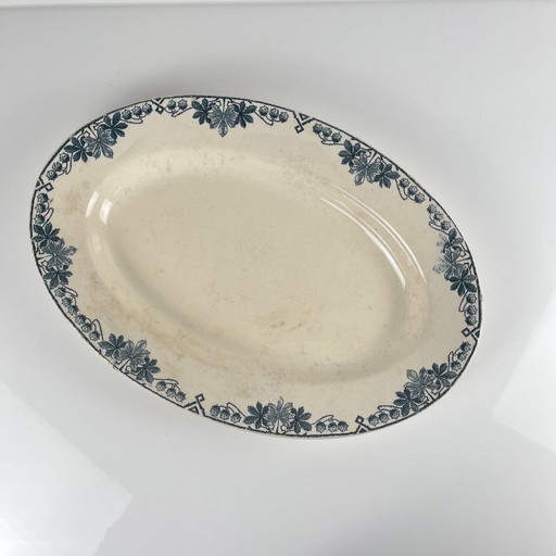 Plato ovalado, modelo "Túnez", de Longwy, finales del siglo XIX.