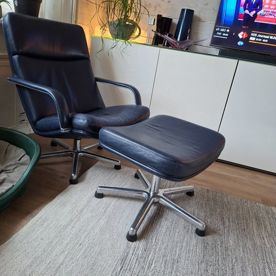 Image 1 of Atrifort-Sessel und passender Hocker, Leder