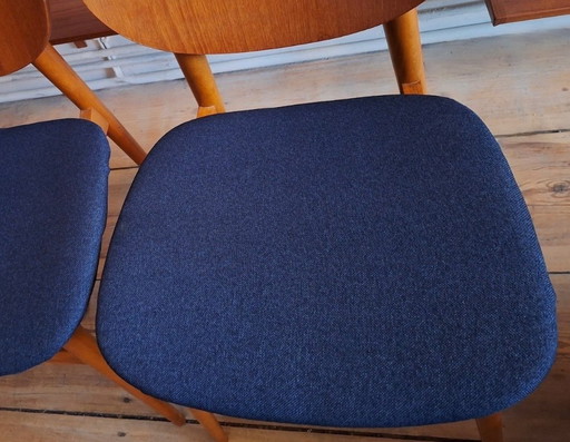 Satz von 6 Teak-Esszimmerstühlen mit marineblauen Bezügen, Dänemark 1960er Jahre